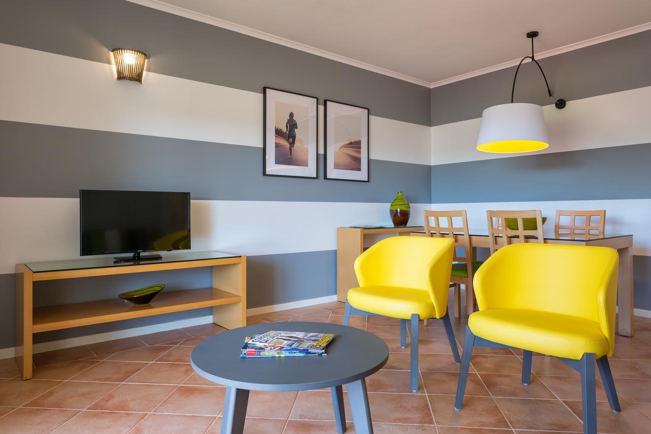 One-Bedroom Apartment with Pool View (2 Adults + 2 Children)